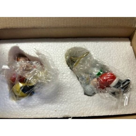 The Danbury Mint Christmas Decorations 2 Santa in ITALY figurines 3/4" - Picture 5 of 10